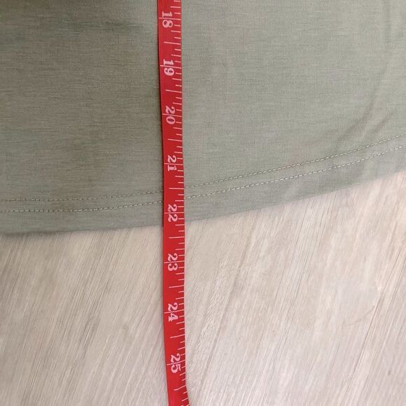 DG2 Diane Gilman Clothing Top Abstract w/ grommet midriff XS EUC - Picture 4 of 7